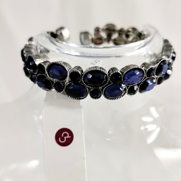 Dressbarn Silver Tone Metal Blue Crystal Magnetic Closure Bracelet - Picture 4 of 5